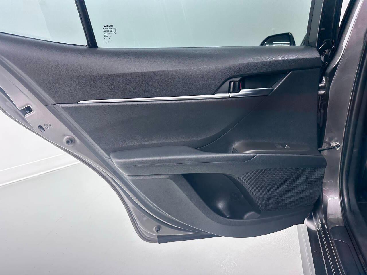 Toyota Camry SE 2021