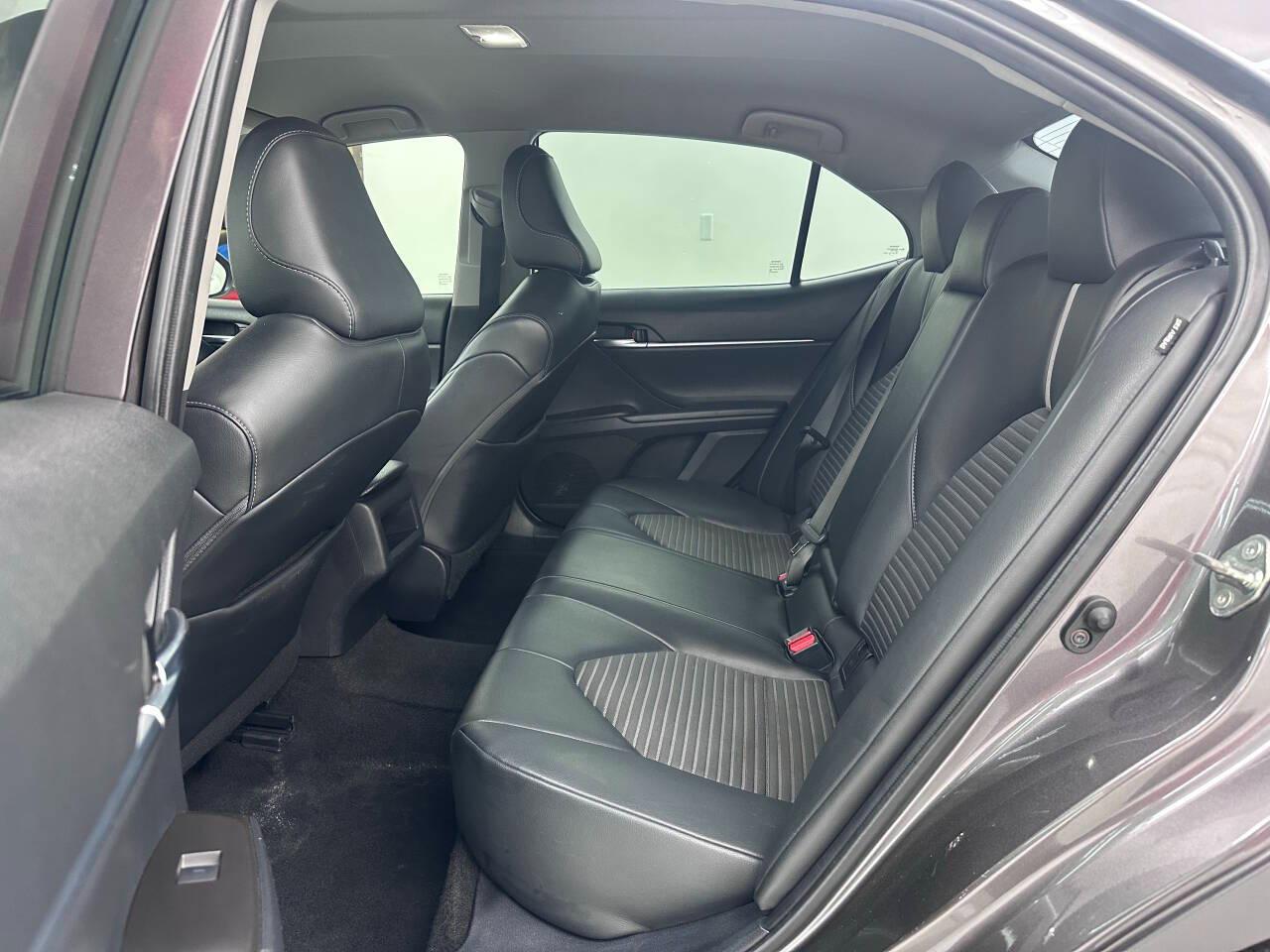 Toyota Camry SE 2021