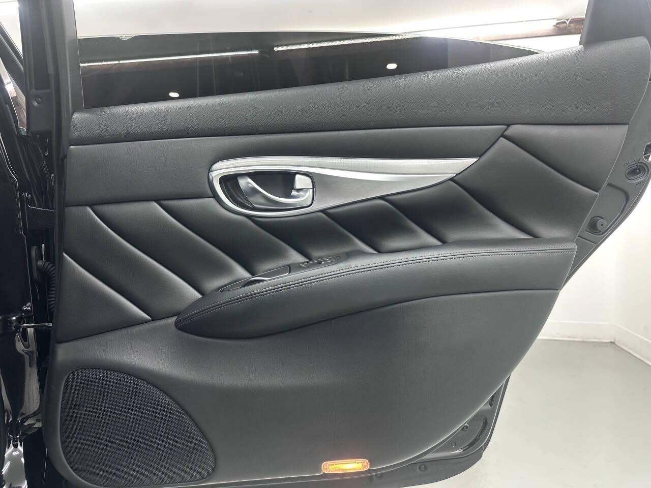 Infiniti Q70 L 3.7 2017