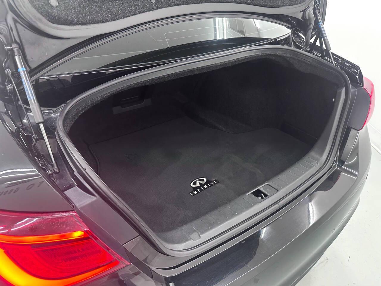 Infiniti Q70 L 3.7 2017