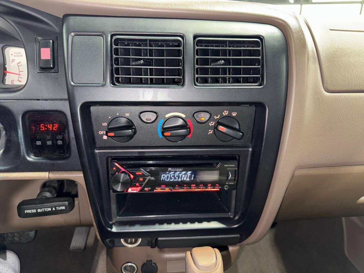 Toyota Tacoma PreRunner Double Cab V6 2WD 2004