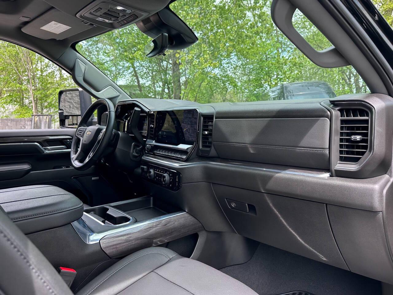 Chevrolet Silverado 2500HD LTZ Crew Cab Short Box 4WD 2024