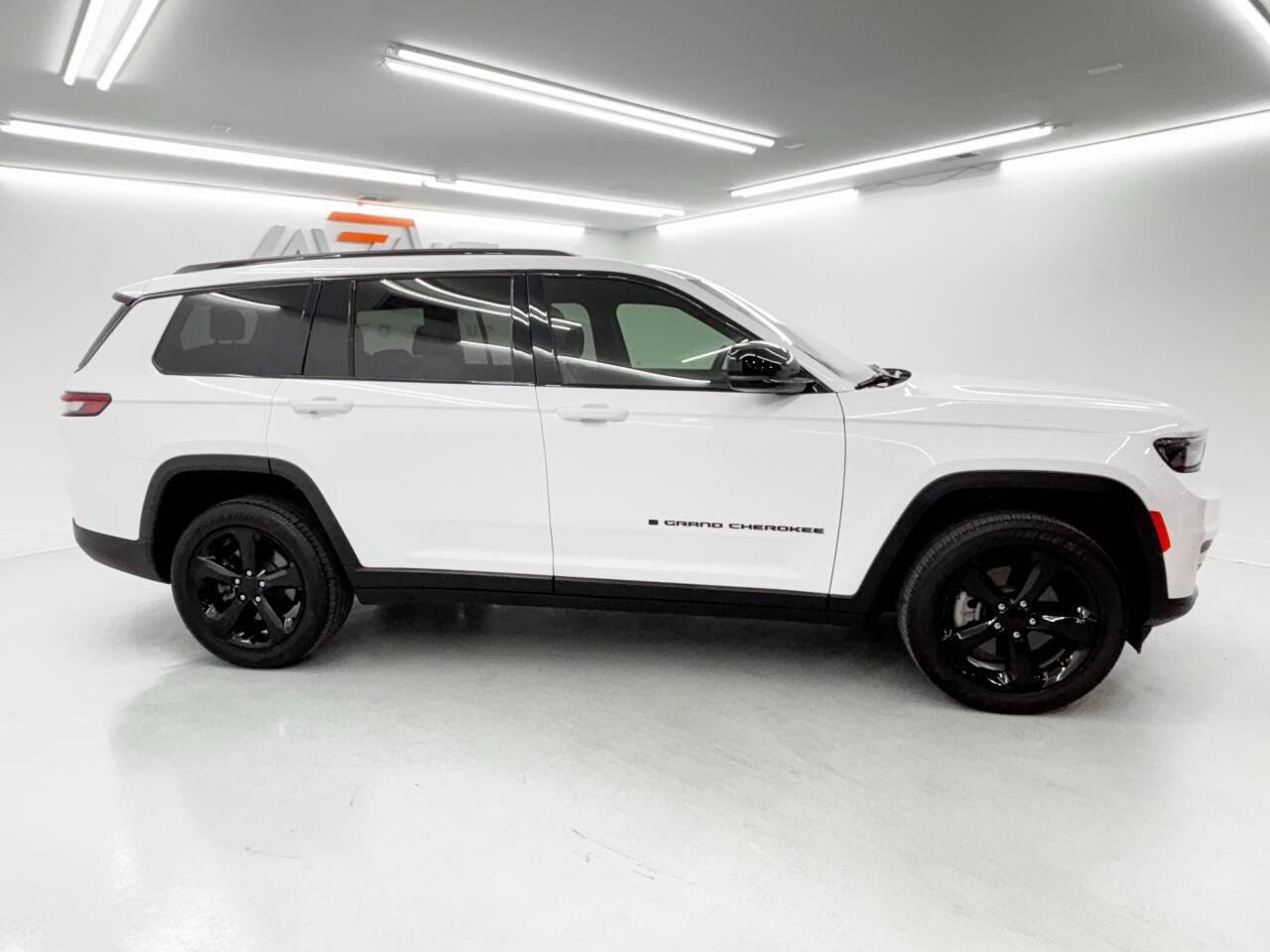 Jeep Grand Cherokee L Laredo 4WD 2024
