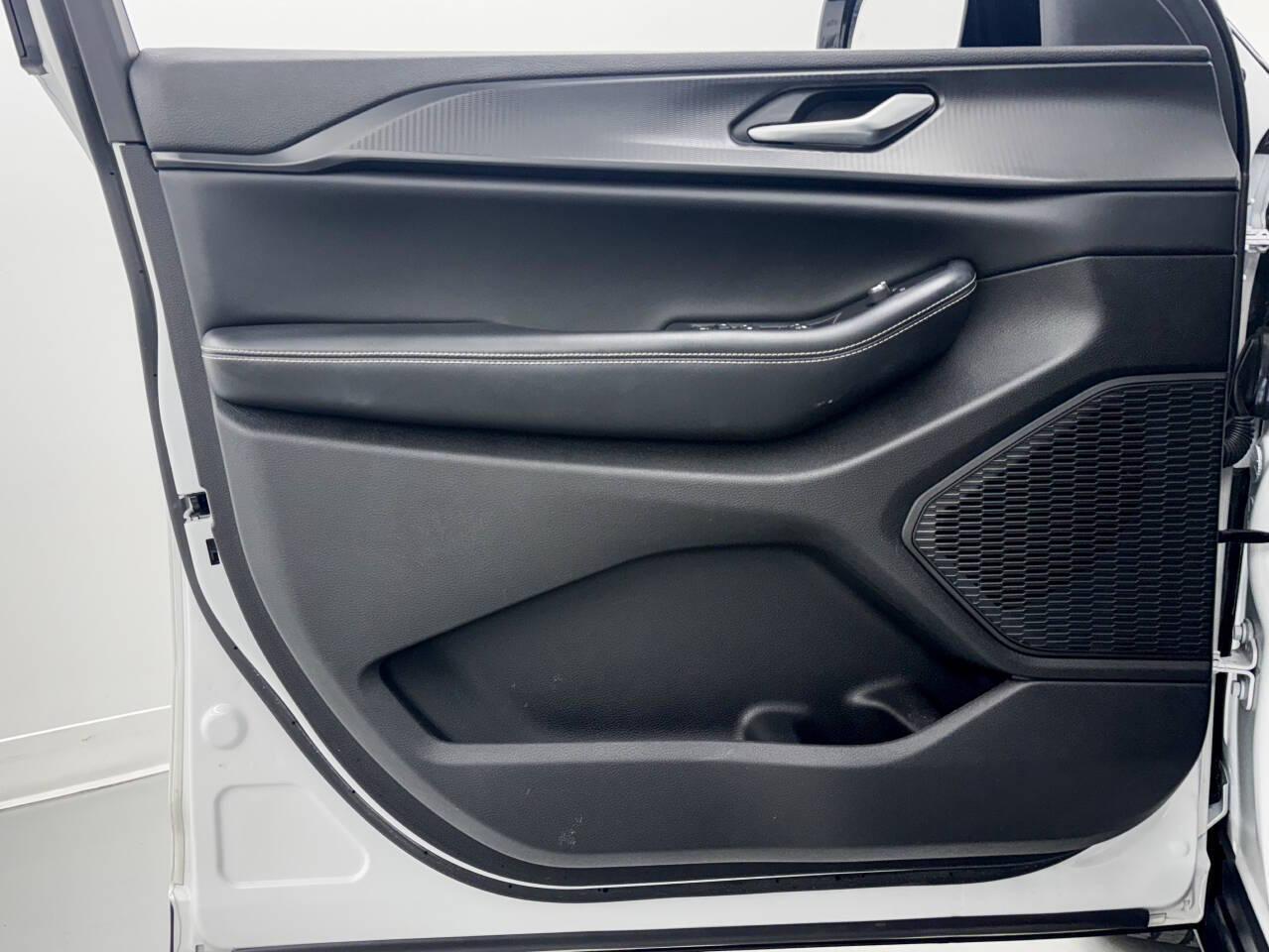 Jeep Grand Cherokee L Laredo 4WD 2024