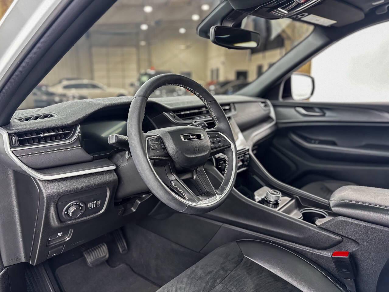 Jeep Grand Cherokee L Laredo 4WD 2024