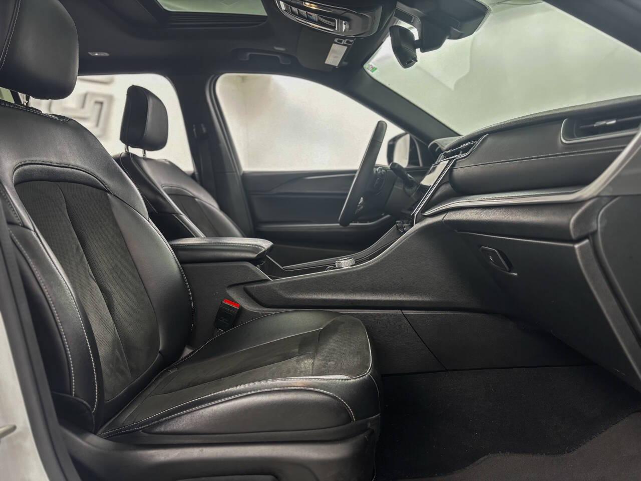 Jeep Grand Cherokee L Laredo 4WD 2024