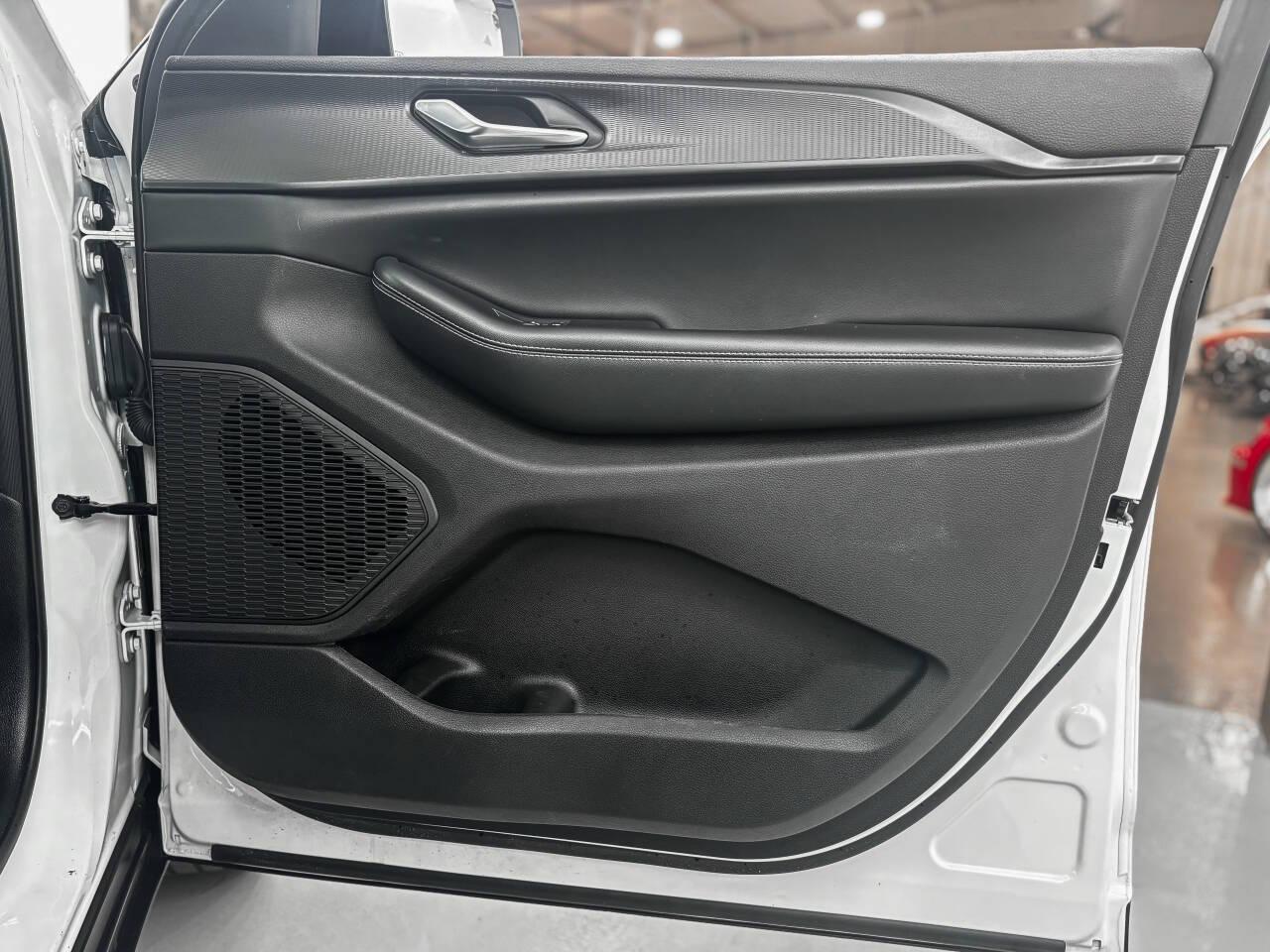 Jeep Grand Cherokee L Laredo 4WD 2024