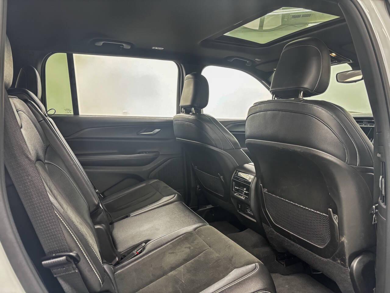 Jeep Grand Cherokee L Laredo 4WD 2024