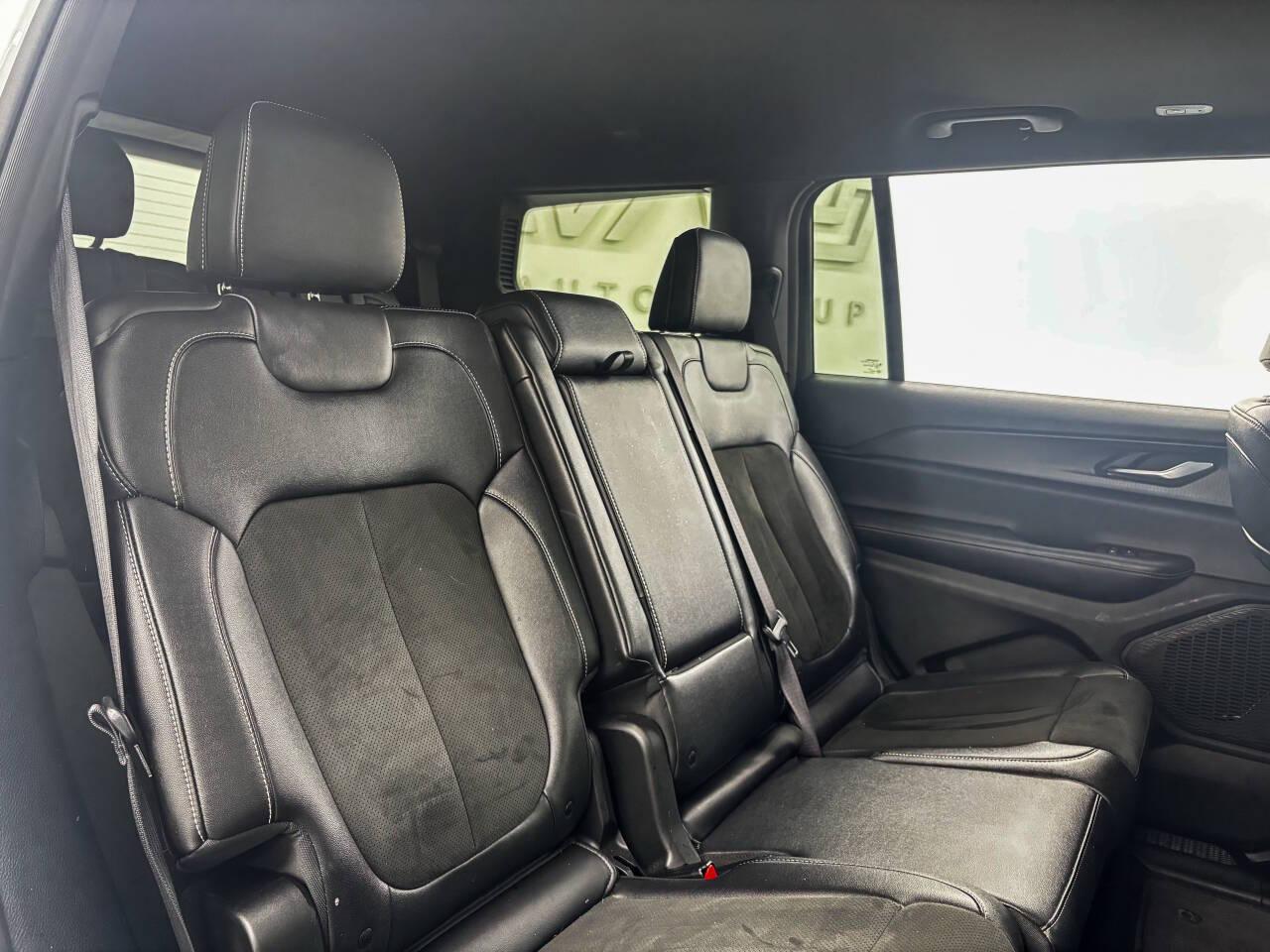 Jeep Grand Cherokee L Laredo 4WD 2024