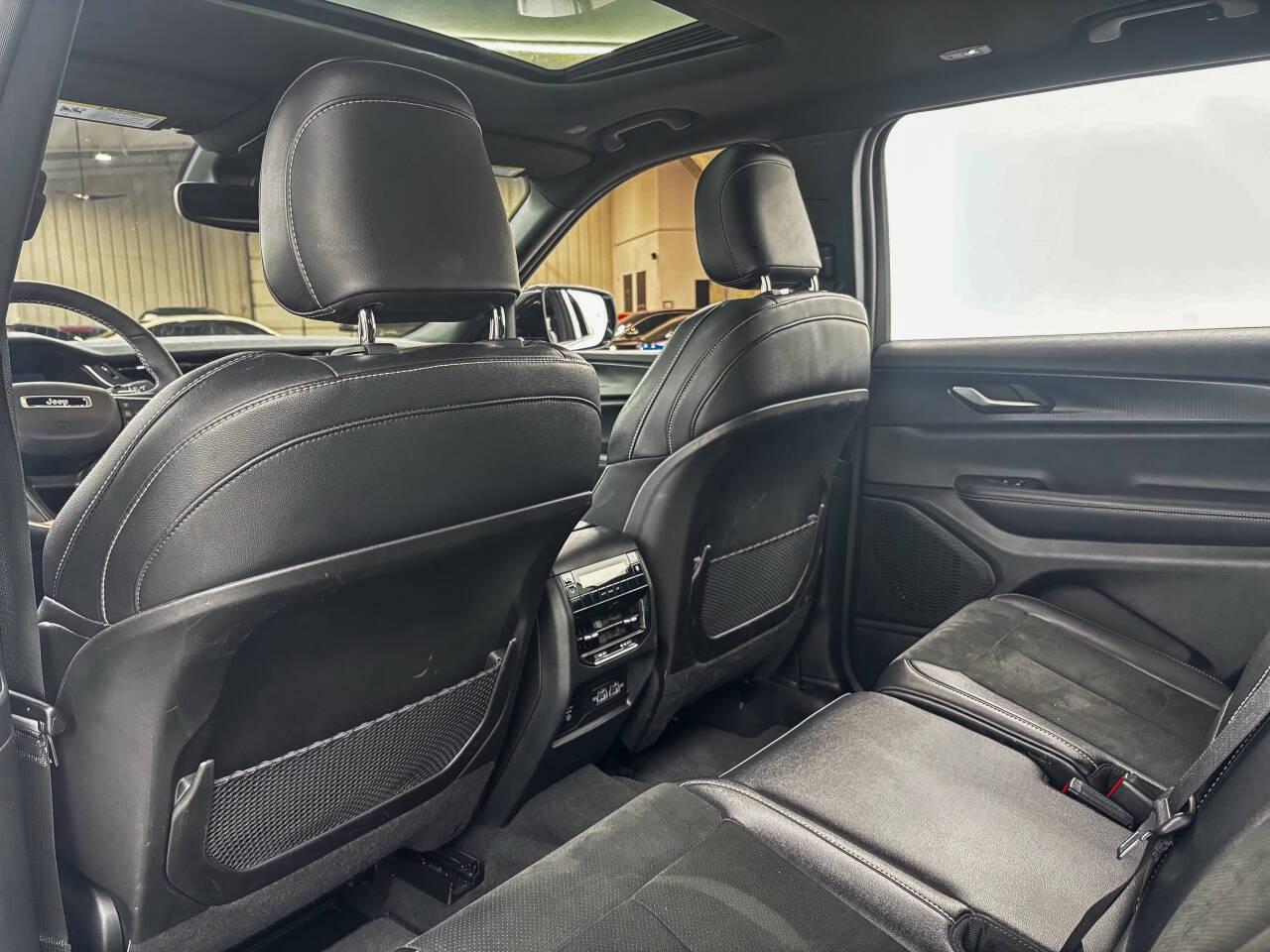 Jeep Grand Cherokee L Laredo 4WD 2024