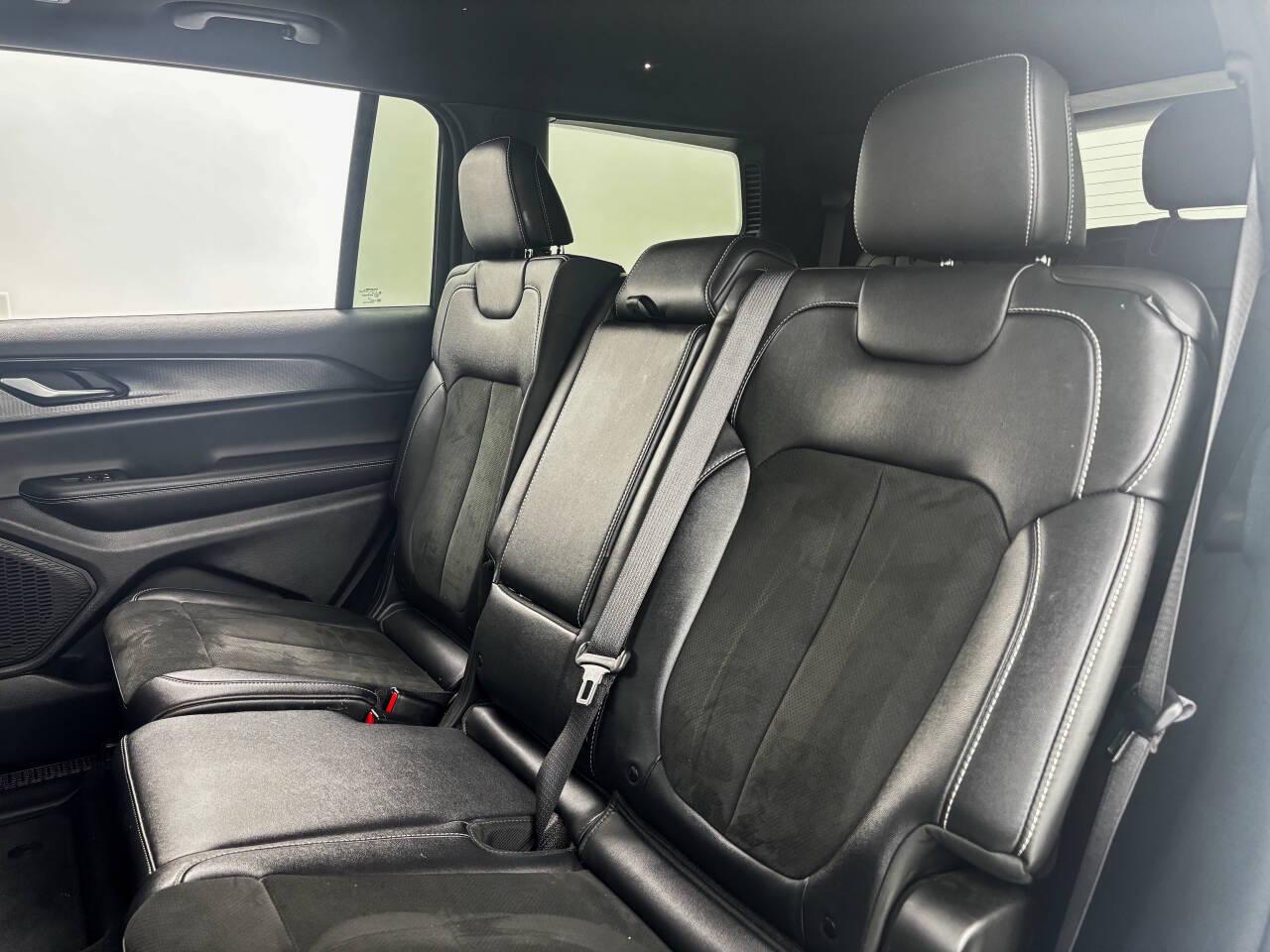 Jeep Grand Cherokee L Laredo 4WD 2024