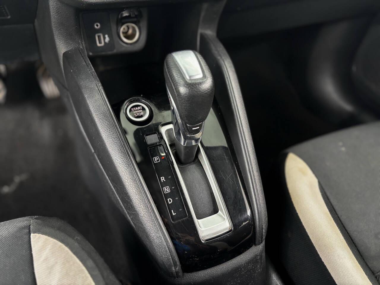 Nissan Versa SV 2021