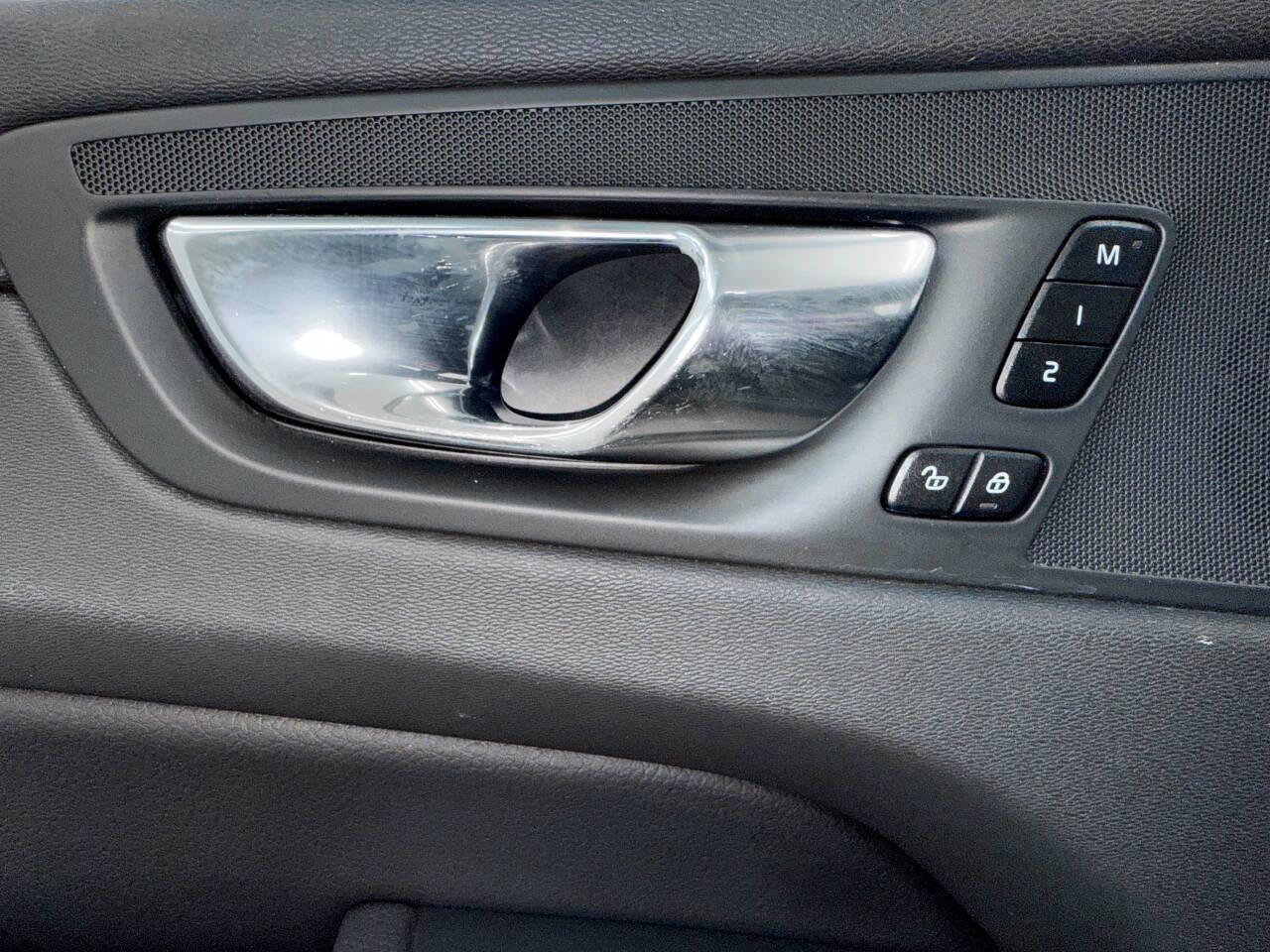 Volvo XC60 T5 Momentum 2021