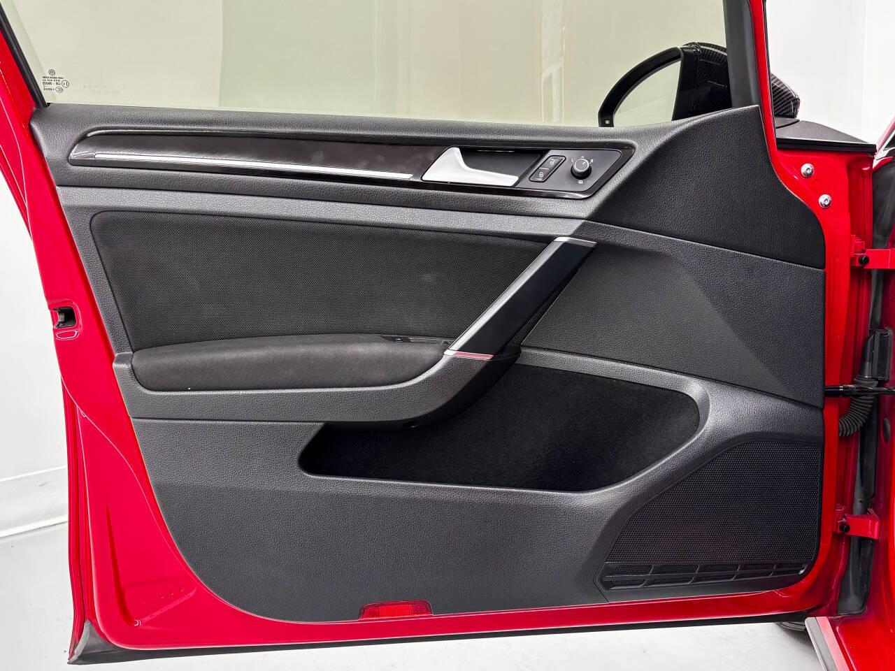 Volkswagen Golf GTI S 6A 4-Door 2017