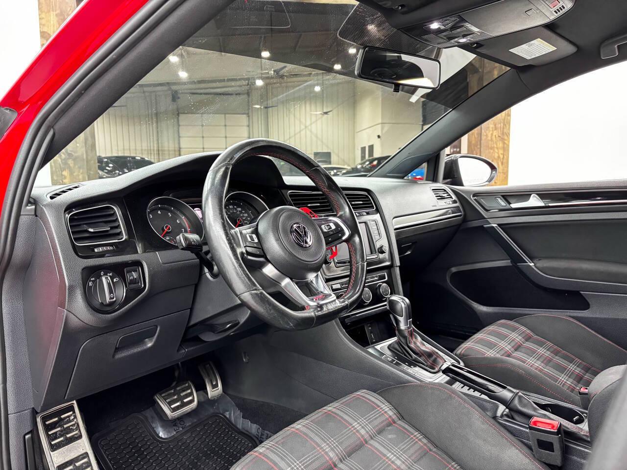 Volkswagen Golf GTI S 6A 4-Door 2017