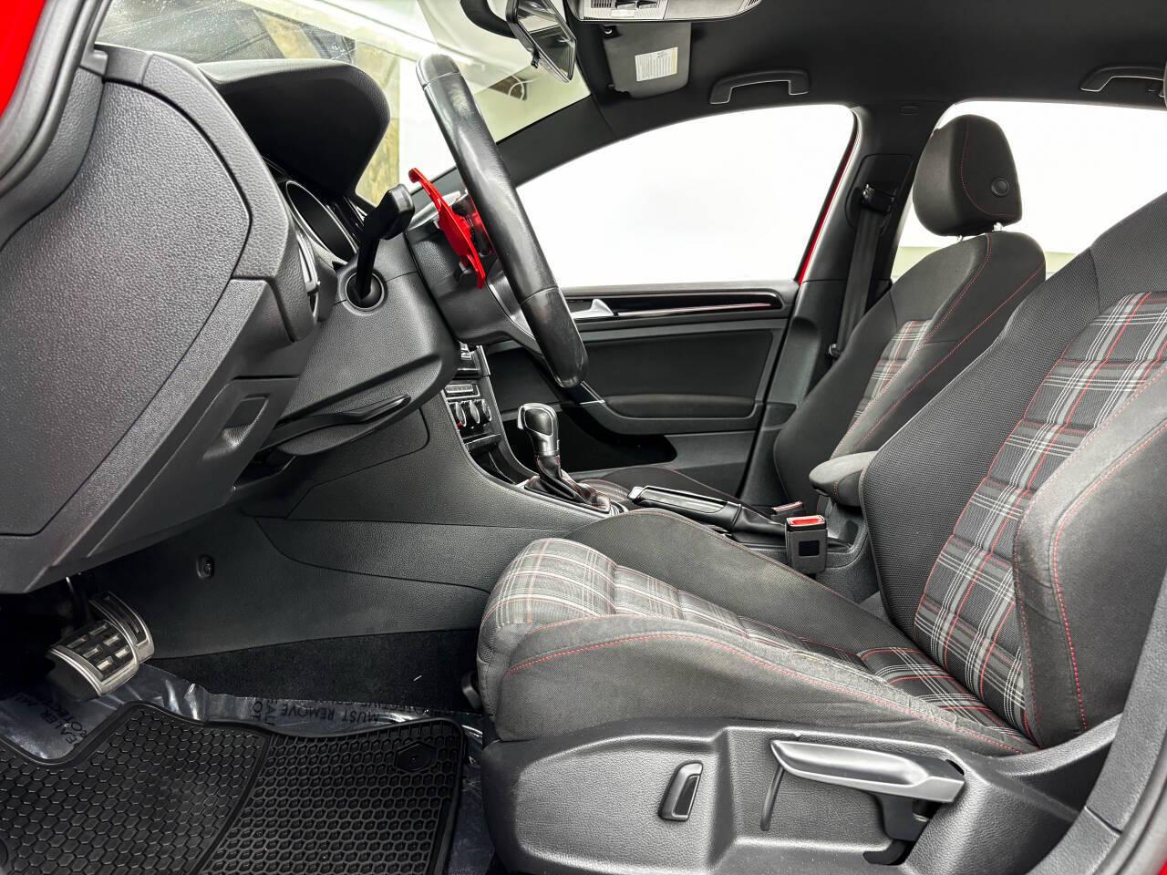 Volkswagen Golf GTI S 6A 4-Door 2017