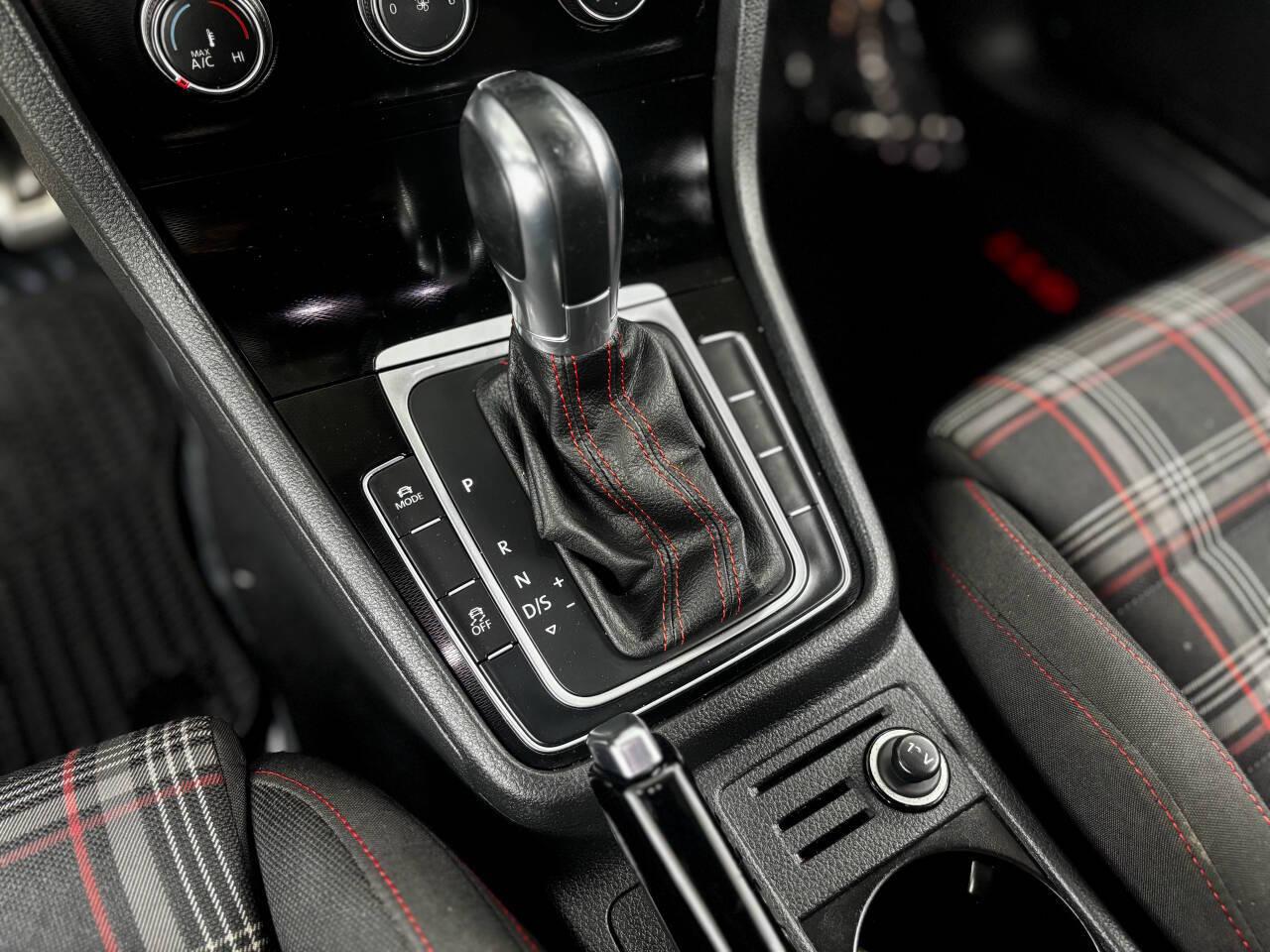 Volkswagen Golf GTI S 6A 4-Door 2017