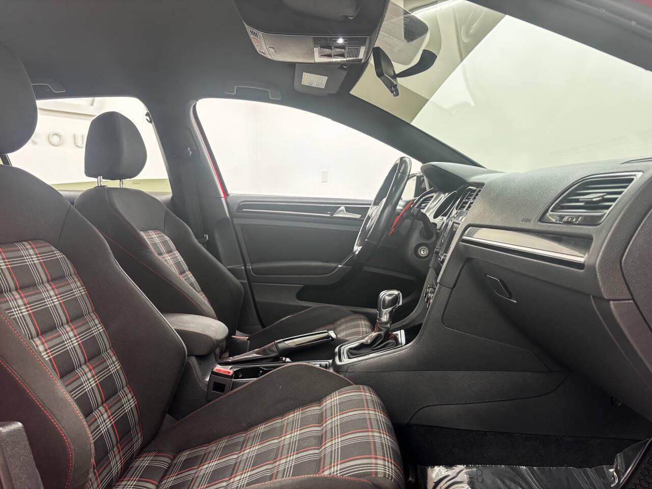 Volkswagen Golf GTI S 6A 4-Door 2017