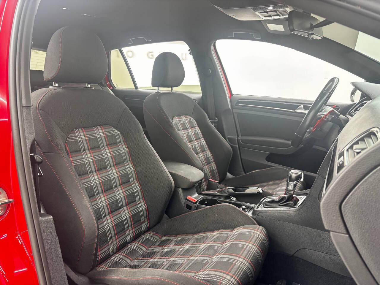 Volkswagen Golf GTI S 6A 4-Door 2017