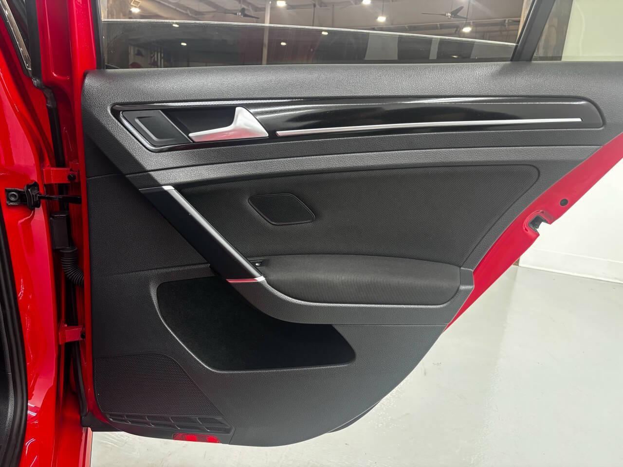 Volkswagen Golf GTI S 6A 4-Door 2017