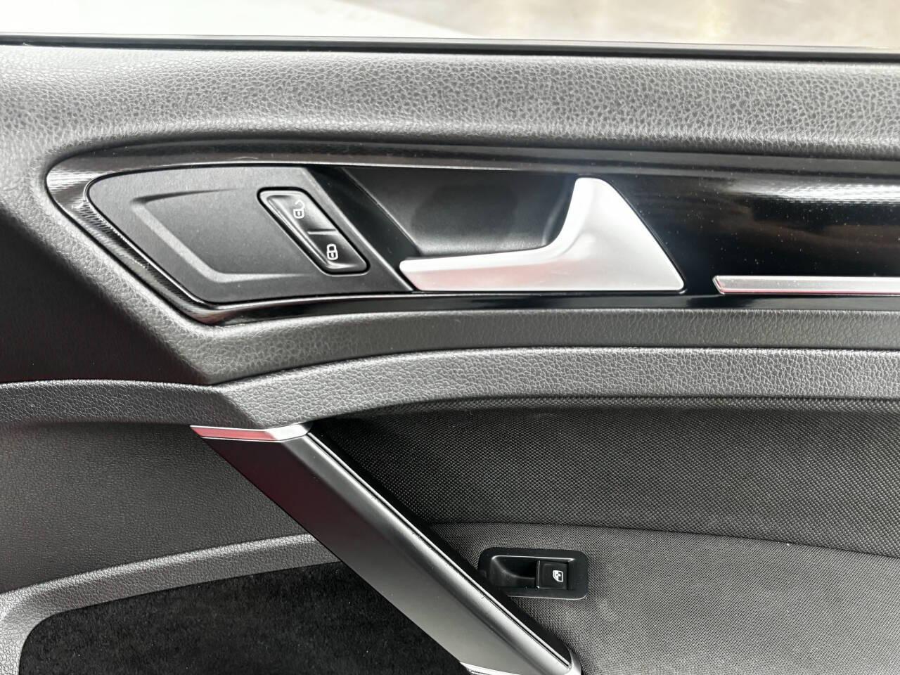 Volkswagen Golf GTI S 6A 4-Door 2017