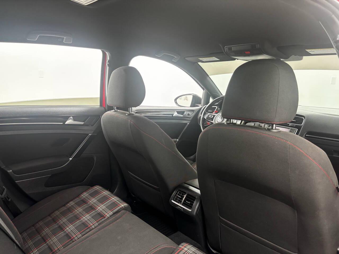 Volkswagen Golf GTI S 6A 4-Door 2017