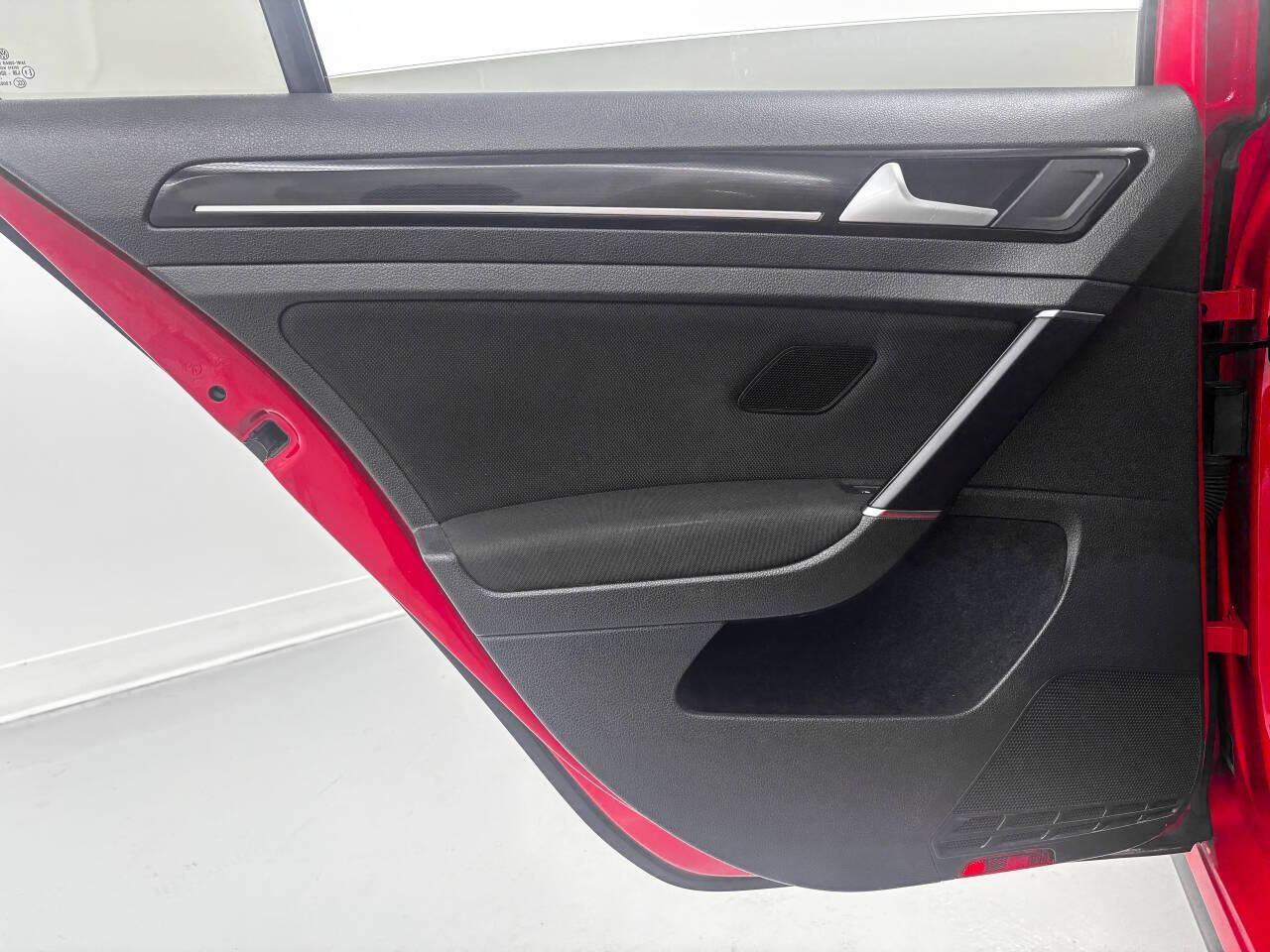 Volkswagen Golf GTI S 6A 4-Door 2017