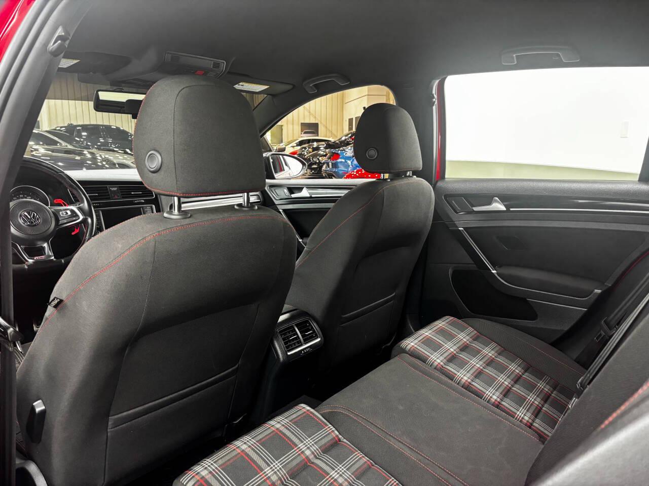 Volkswagen Golf GTI S 6A 4-Door 2017