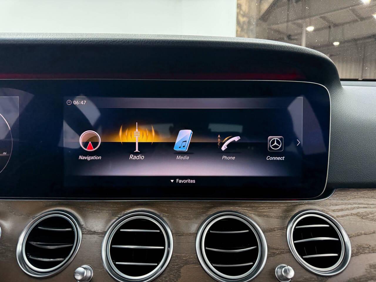 Mercedes-Benz E-Class E300 Luxury 4MATIC Sedan 2018