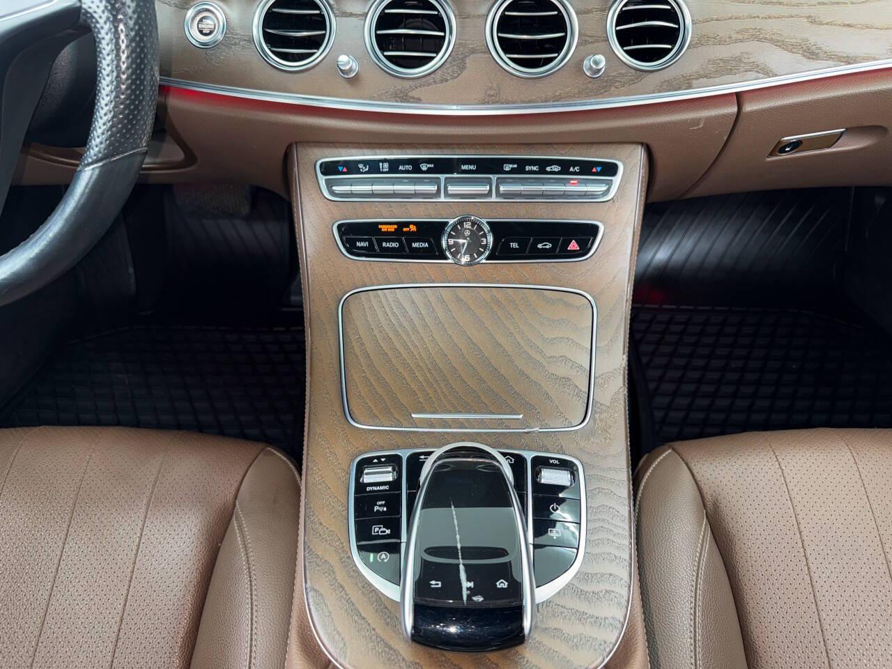Mercedes-Benz E-Class E300 Luxury 4MATIC Sedan 2018