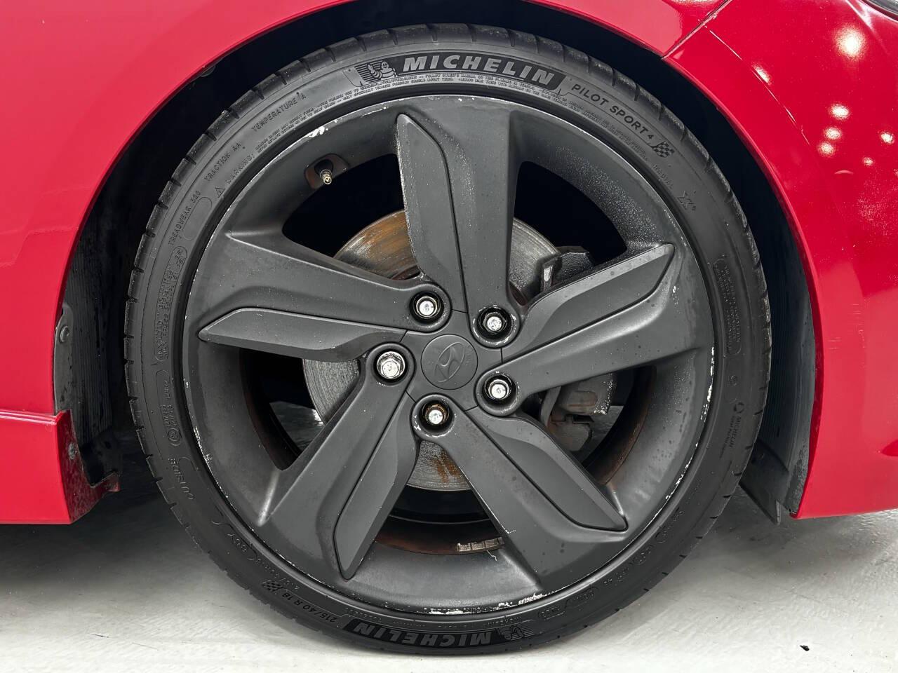 Hyundai Veloster Base 2013