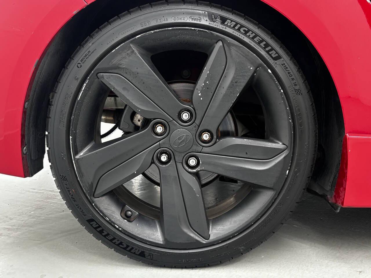 Hyundai Veloster Base 2013