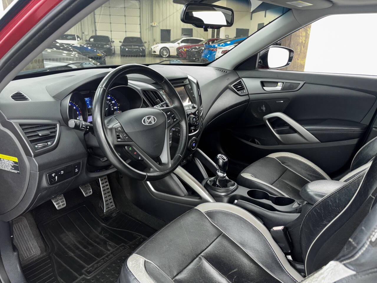 Hyundai Veloster Base 2013
