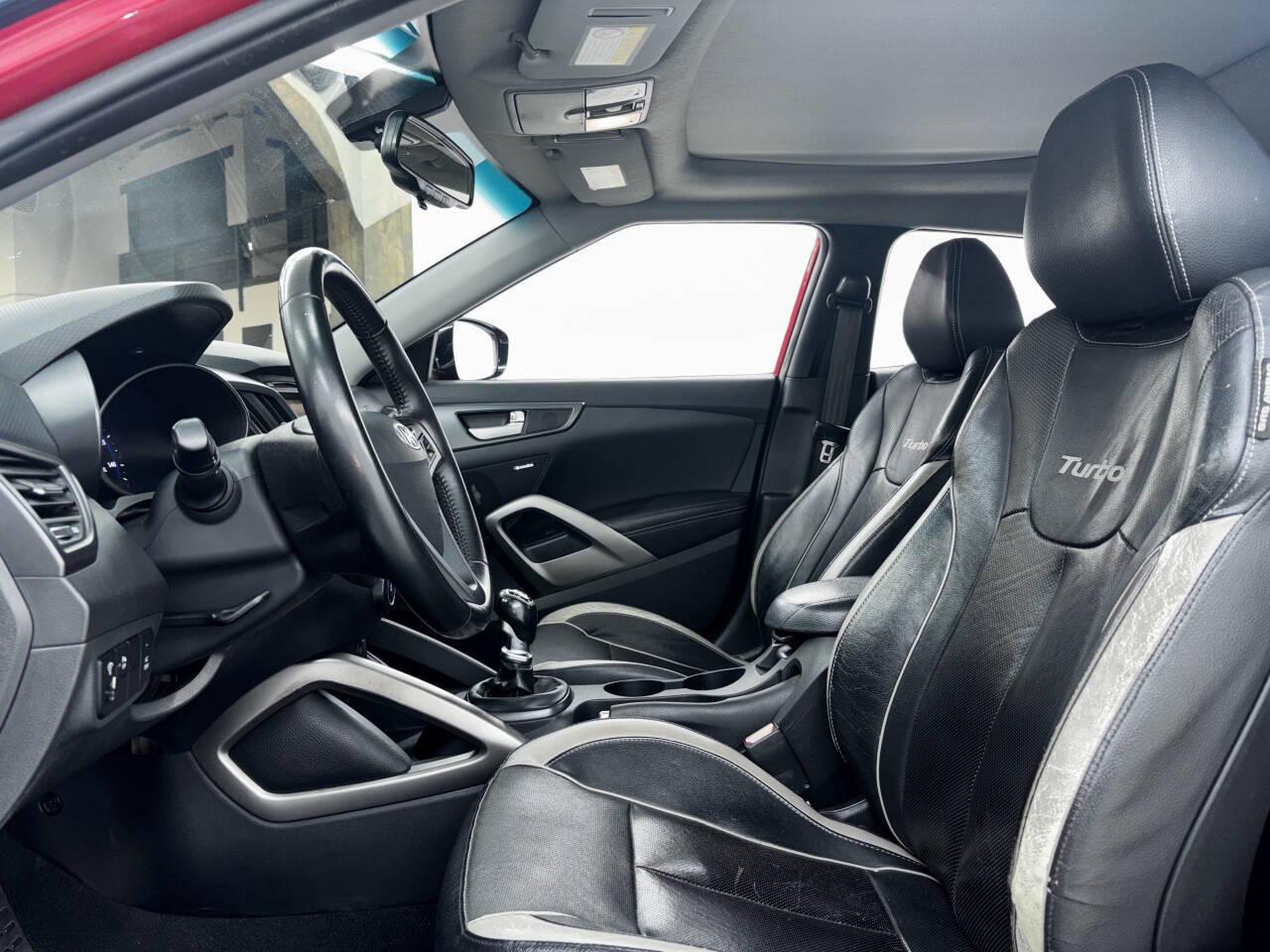 Hyundai Veloster Base 2013