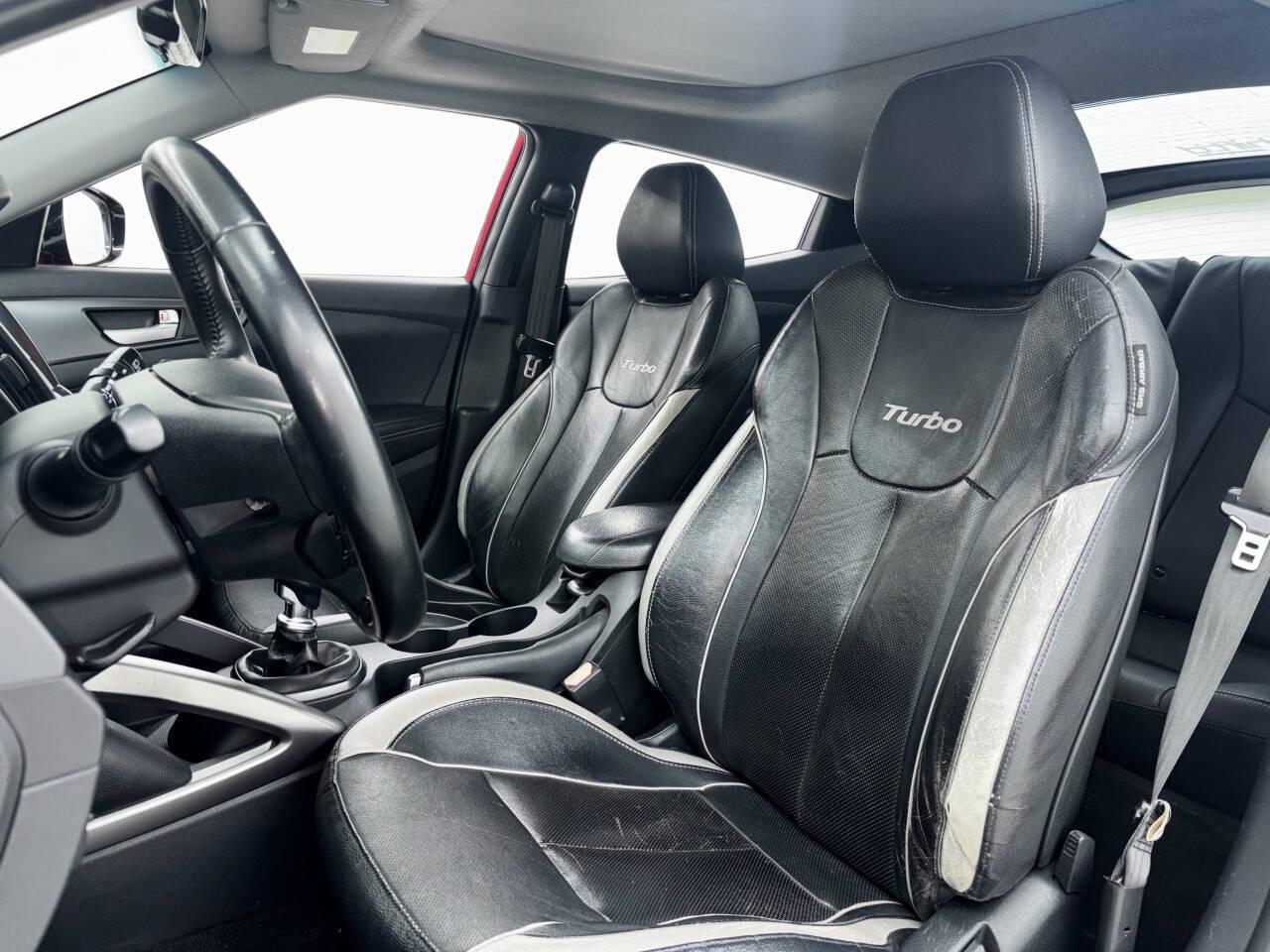 Hyundai Veloster Base 2013