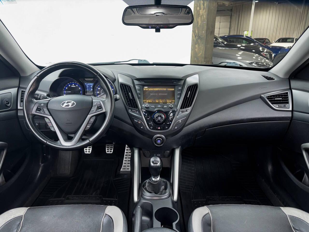 Hyundai Veloster Base 2013