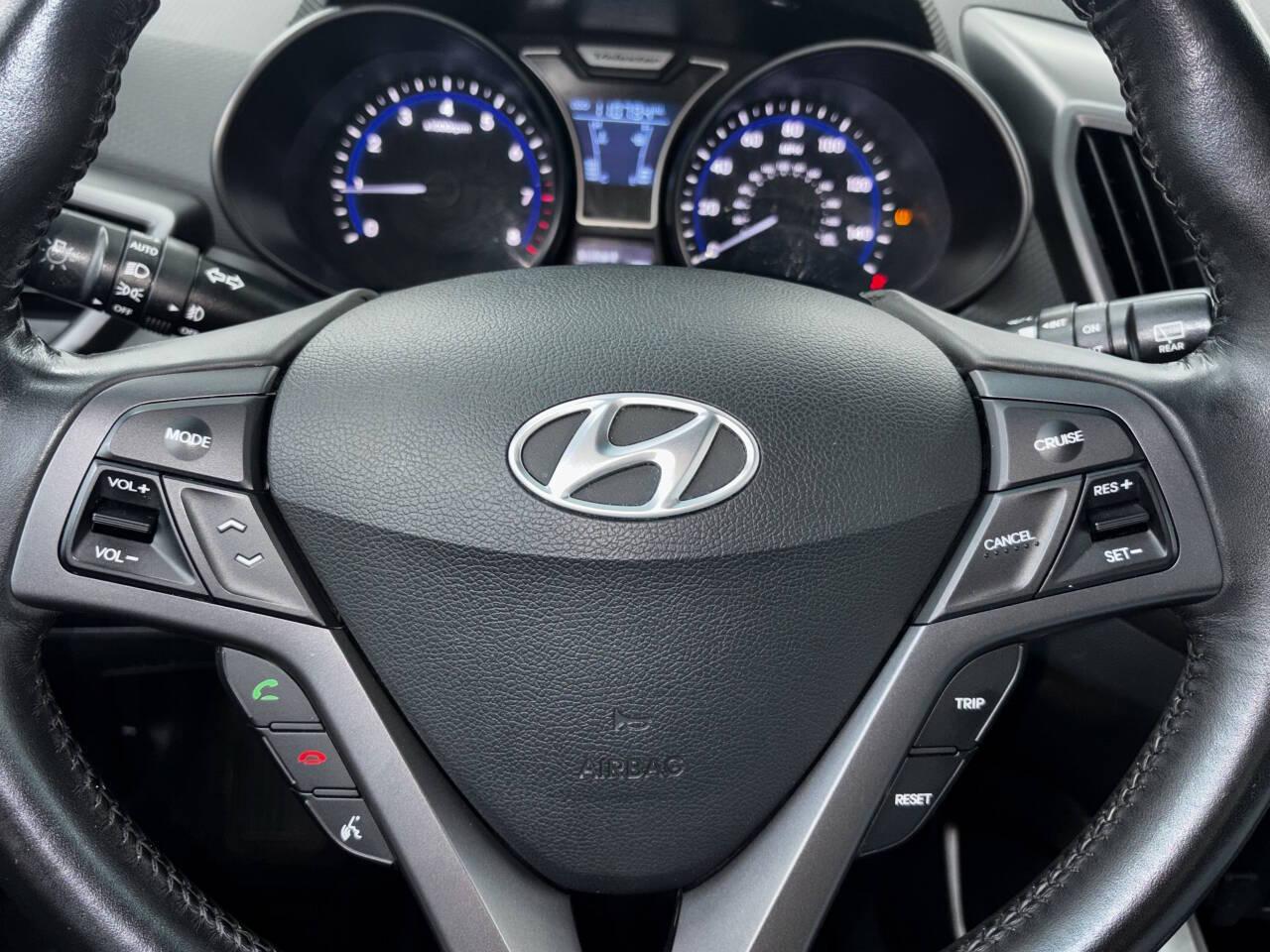 Hyundai Veloster Base 2013