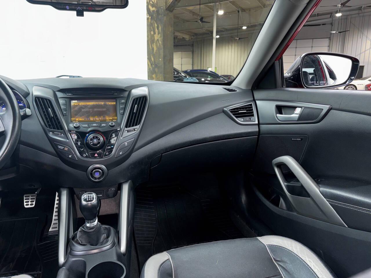 Hyundai Veloster Base 2013