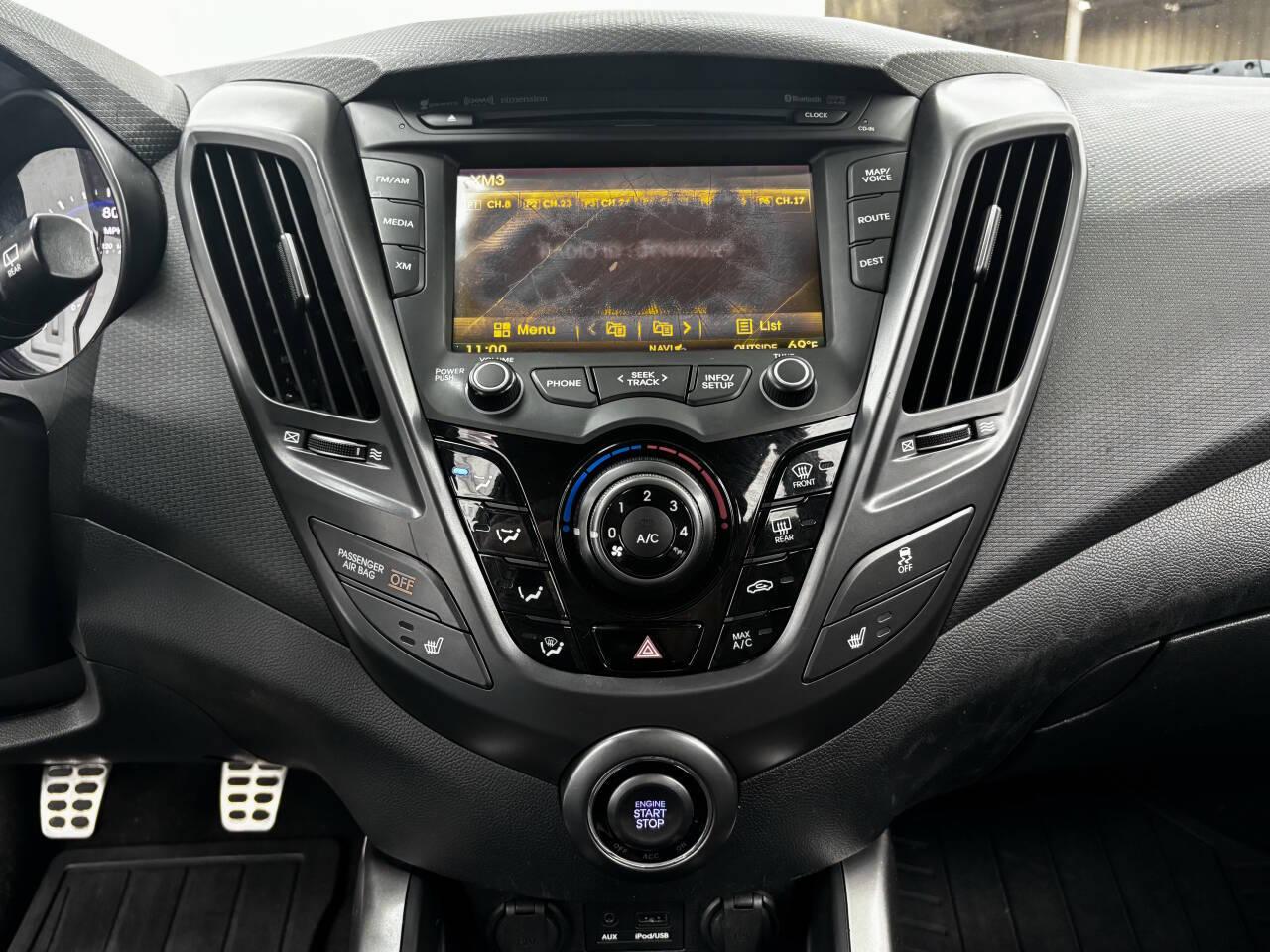 Hyundai Veloster Base 2013