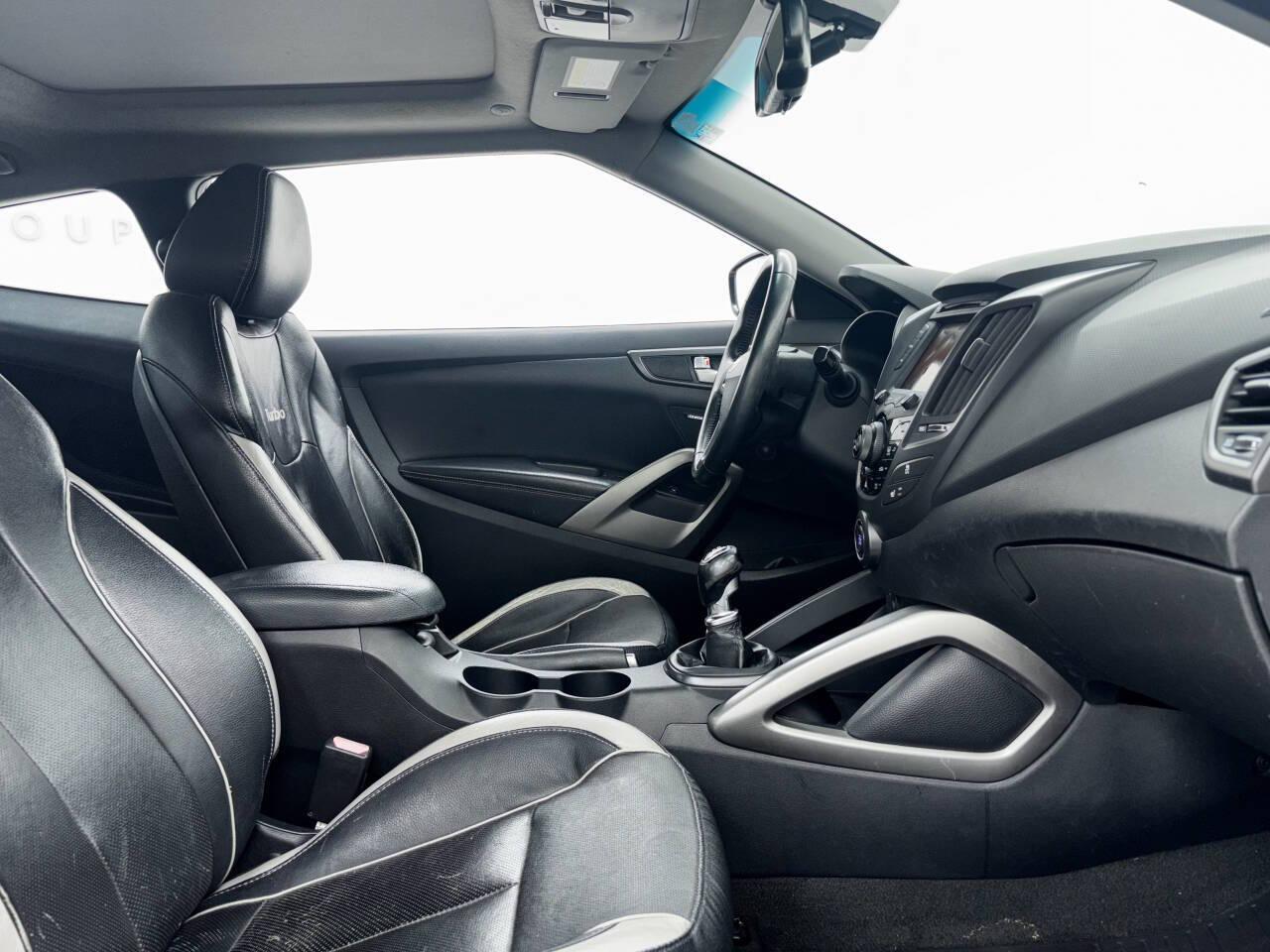 Hyundai Veloster Base 2013