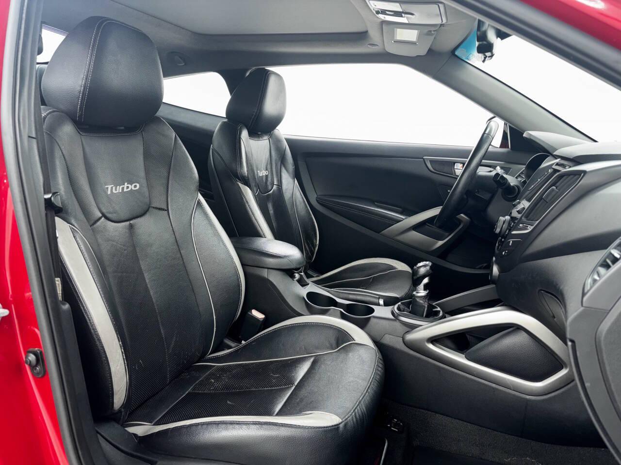 Hyundai Veloster Base 2013