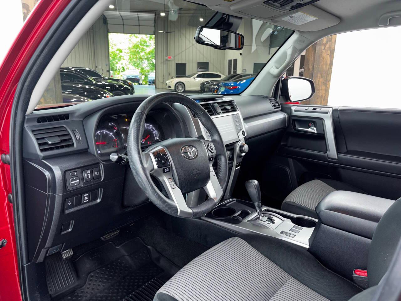 Toyota 4Runner SR5 2WD 2020