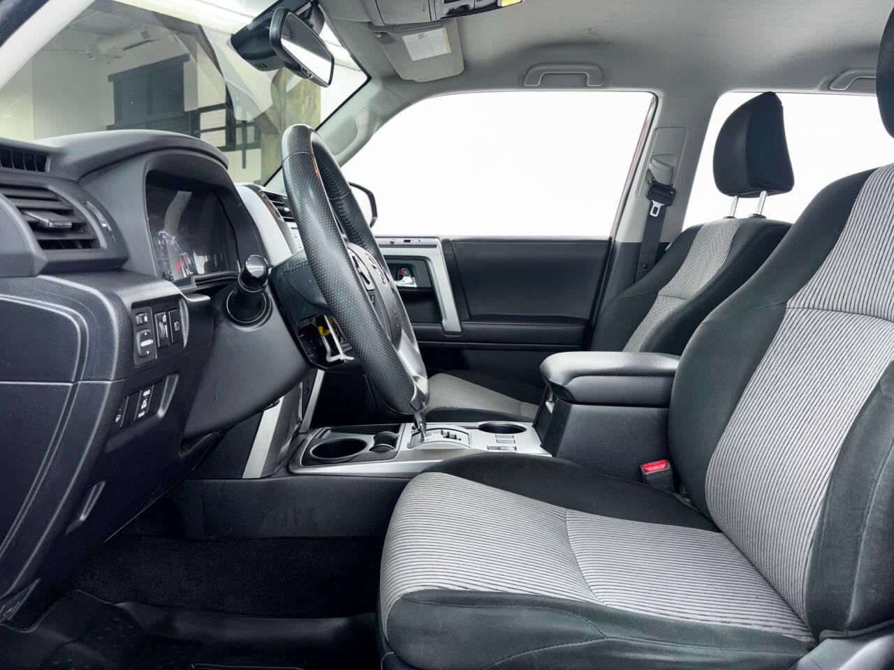 Toyota 4Runner SR5 2WD 2020