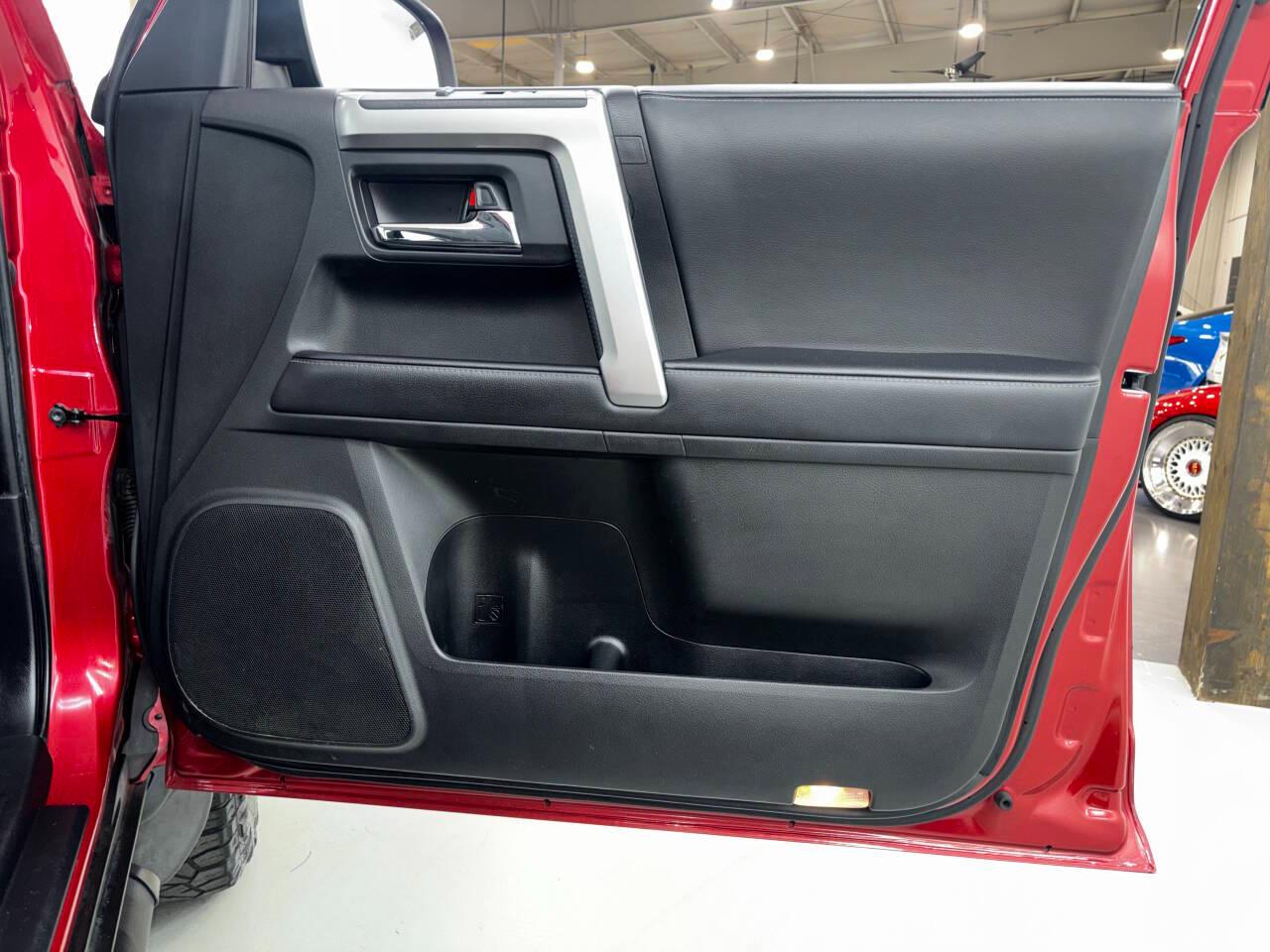 Toyota 4Runner SR5 2WD 2020