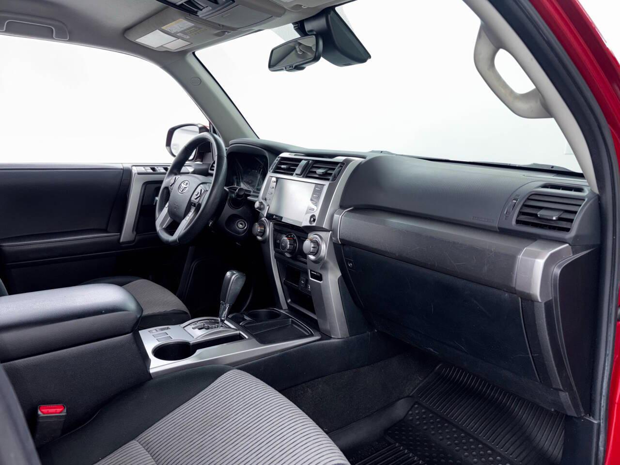 Toyota 4Runner SR5 2WD 2020