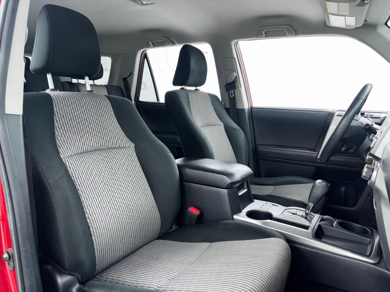 Toyota 4Runner SR5 2WD 2020