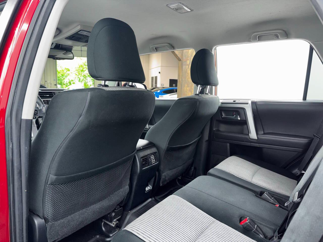 Toyota 4Runner SR5 2WD 2020