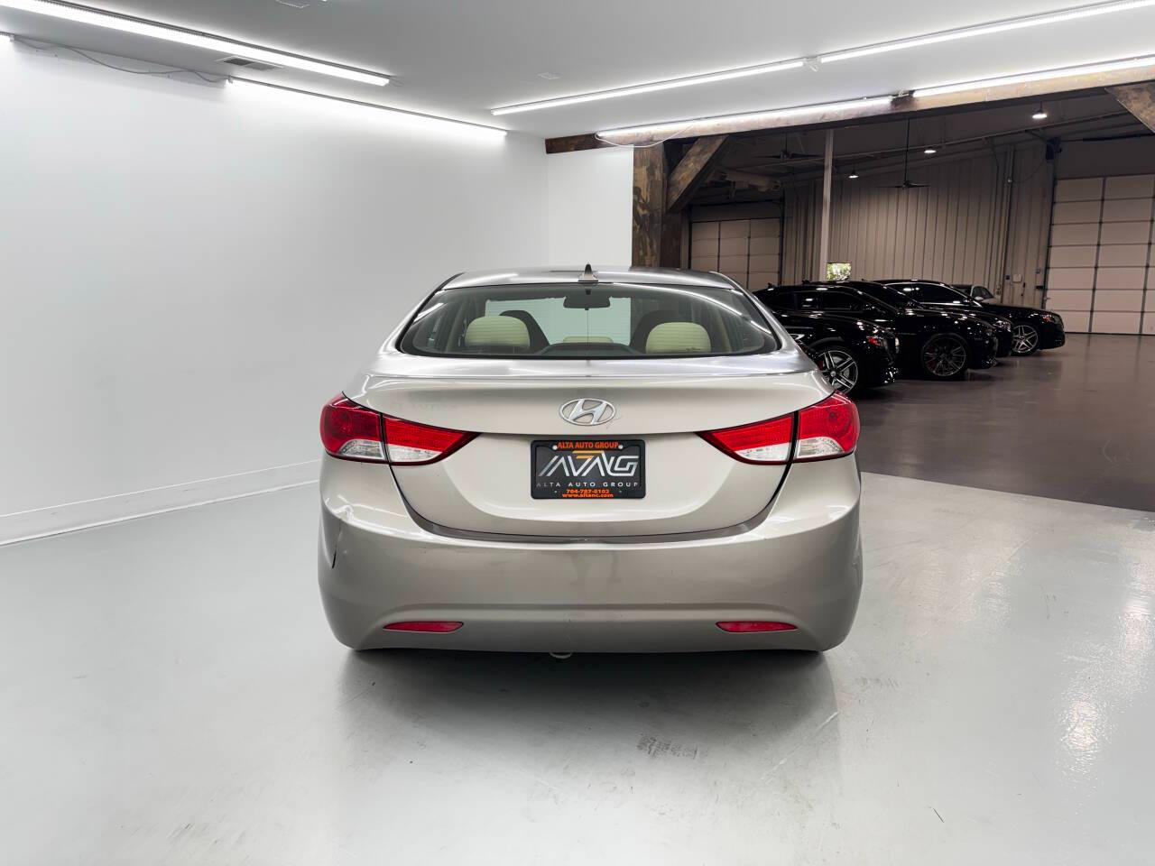 Hyundai Elantra Limited 2011