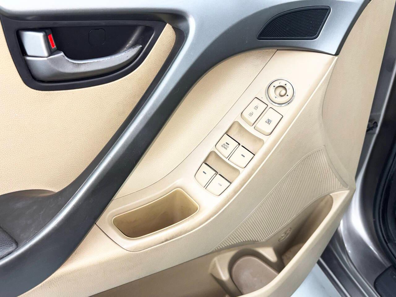 Hyundai Elantra Limited 2011