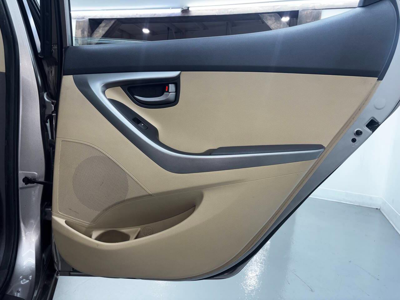 Hyundai Elantra Limited 2011